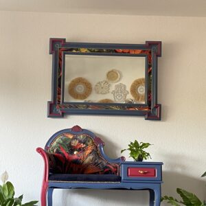 Upcycling-Unikat: Barocke Telefonbank & passender Wandspiegel im tropischen Dschungel-Look